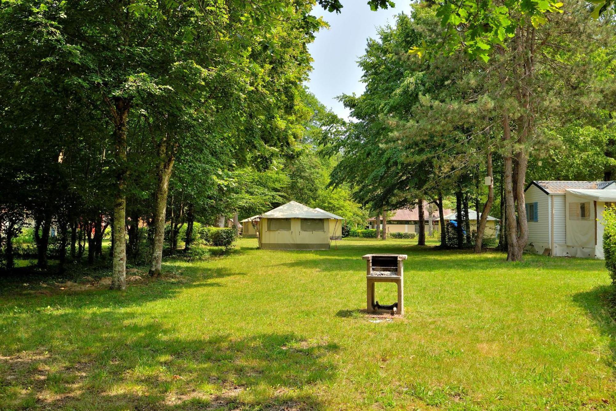 Camping Etang De La Vallee Combreux Ngoại thất bức ảnh