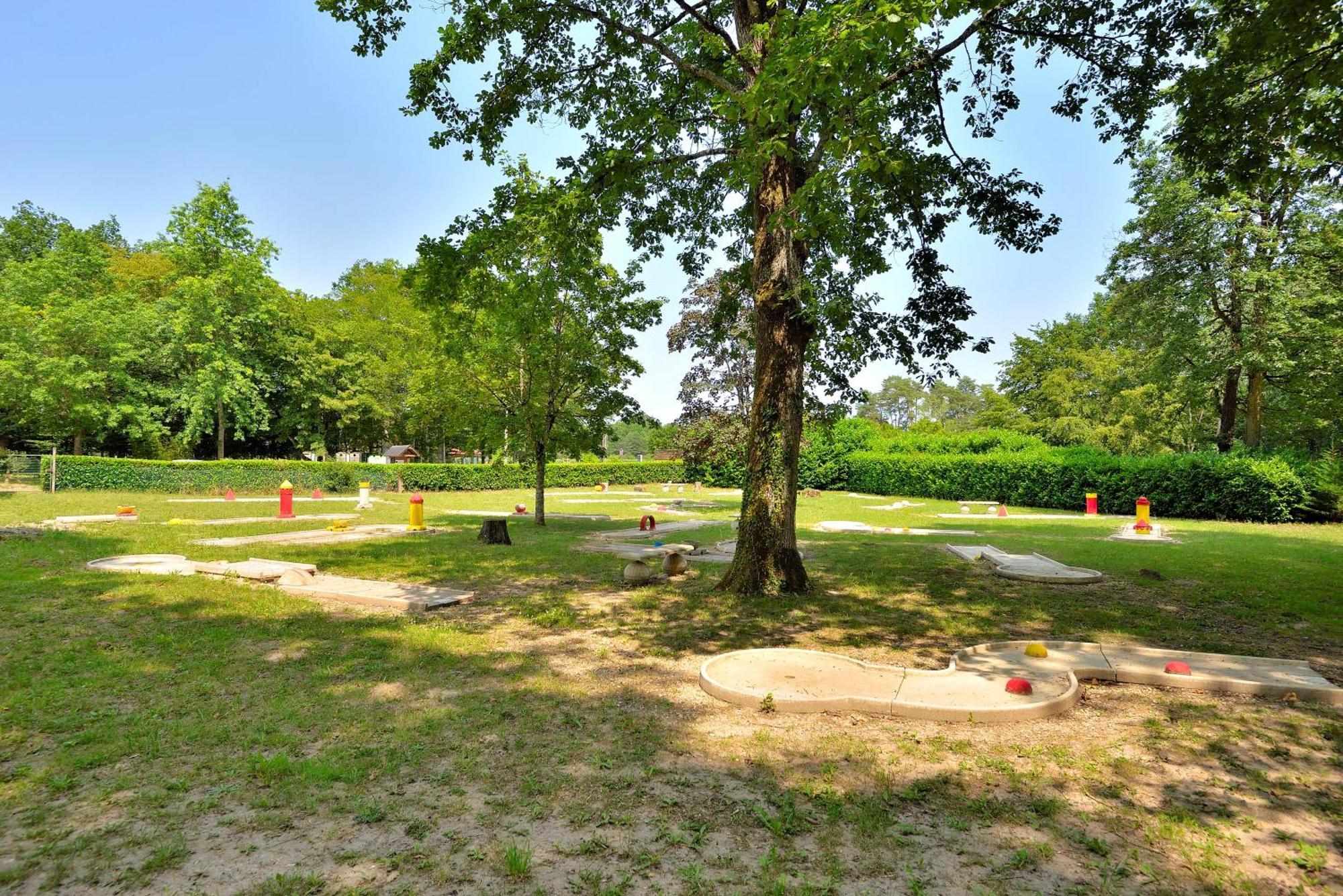 Camping Etang De La Vallee Combreux Ngoại thất bức ảnh