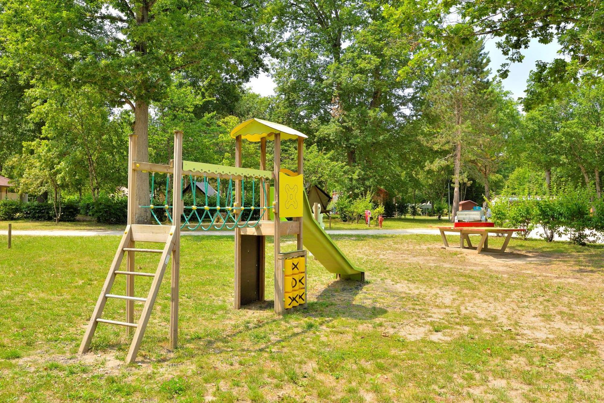 Camping Etang De La Vallee Combreux Ngoại thất bức ảnh